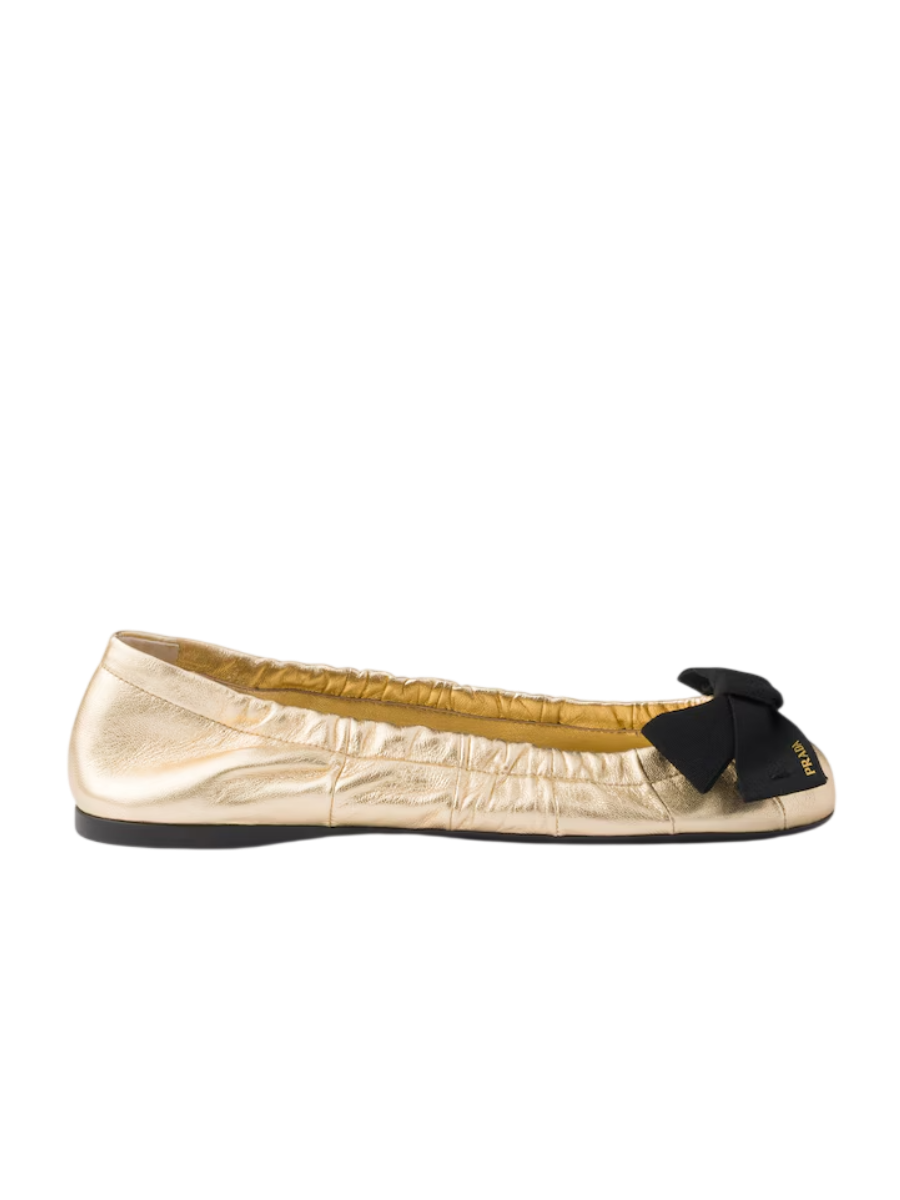 Prada Ballerines en cuir nappa mordoré avec nœud